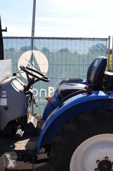 Tracteur agricole New Holland BOOMER