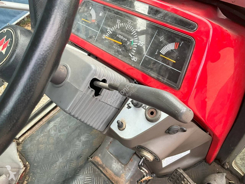 Tracteur agricole Massey Ferguson 1230