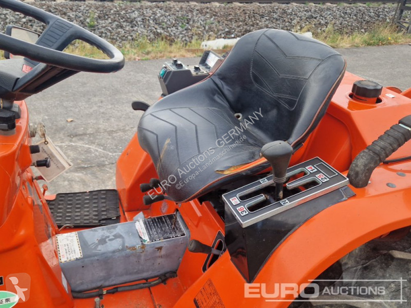 Трактор Kubota B40