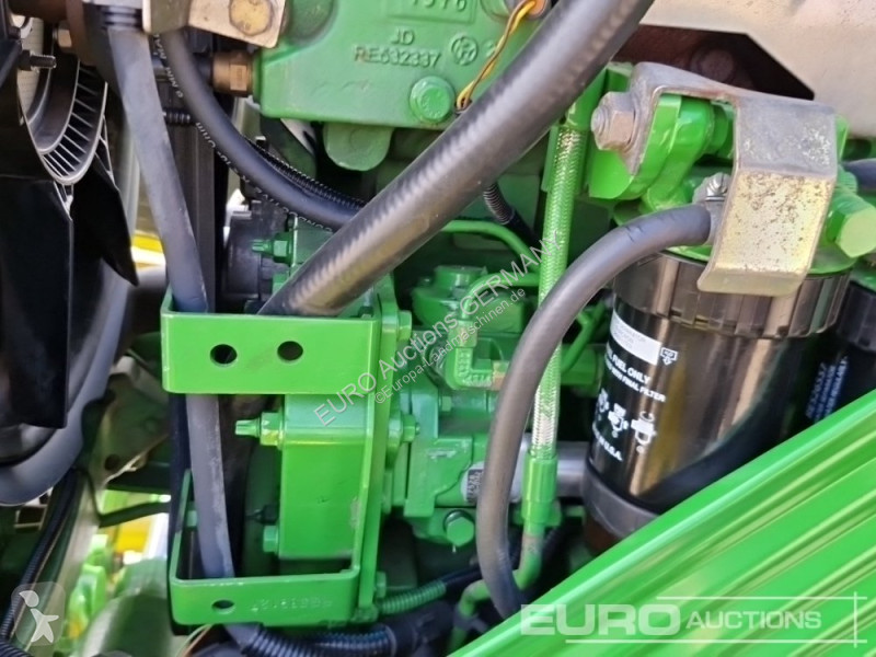 Zemědělský traktor John Deere 6330