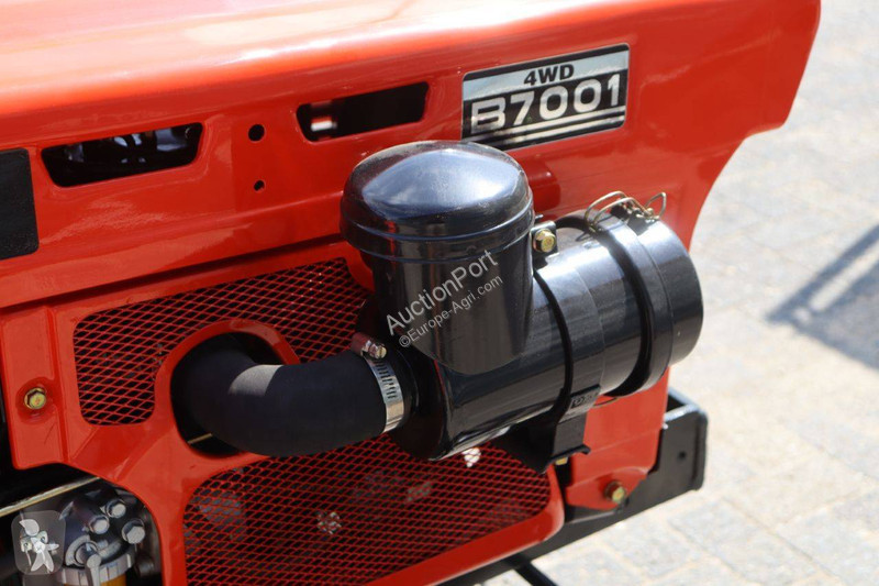 Сільськогосподарський трактор Kubota B7001
