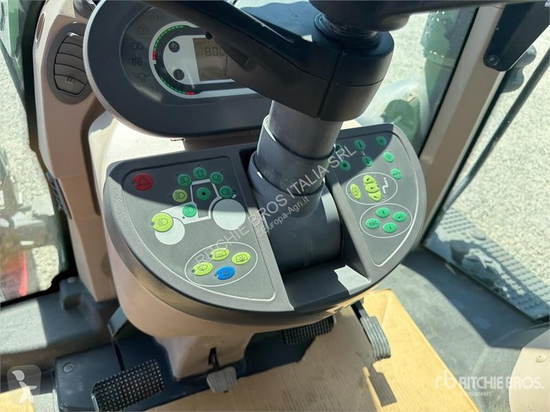 Сільськогосподарський трактор Fendt 828 Vario