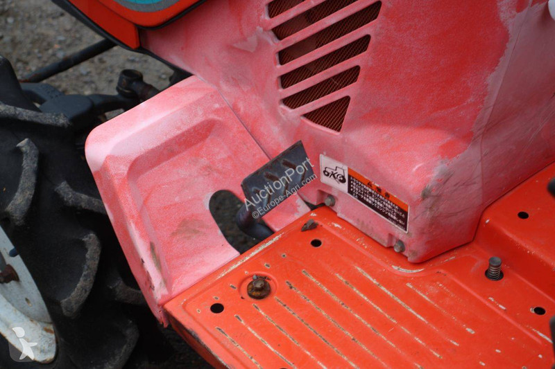 Сільськогосподарський трактор Kubota B52