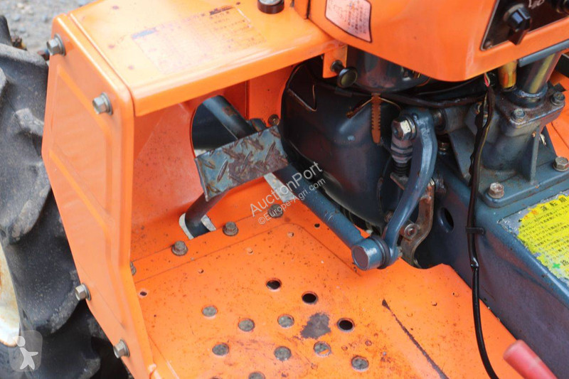 Сільськогосподарський трактор Kubota B1400DT