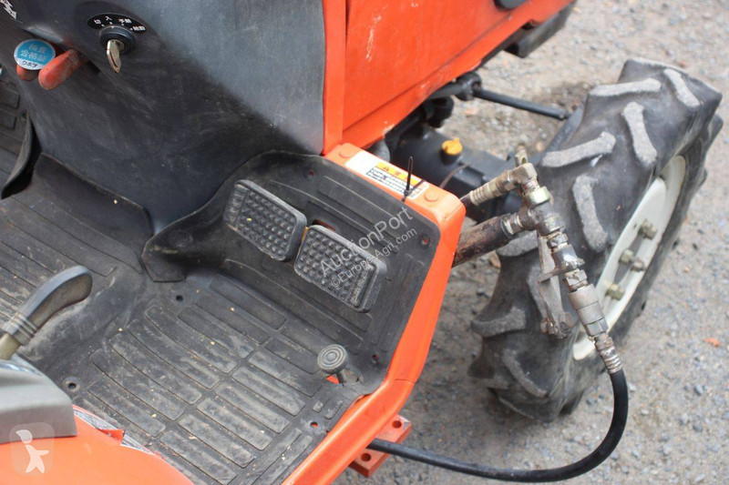 Сільськогосподарський трактор Kubota Granbia GB20