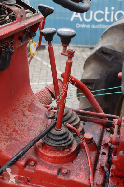 Tractor agrícola International 523