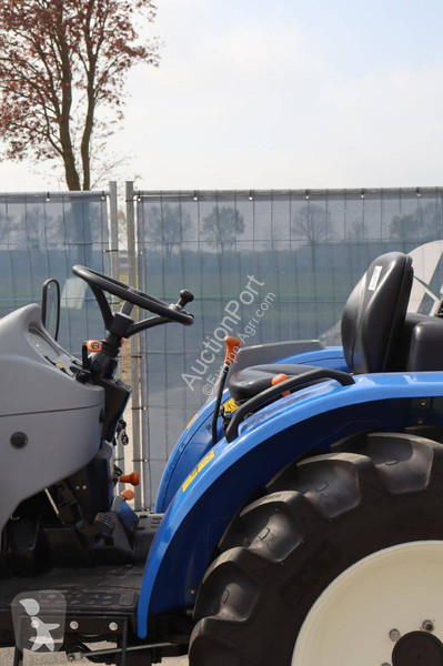 Tracteur agricole New Holland Boomer 55