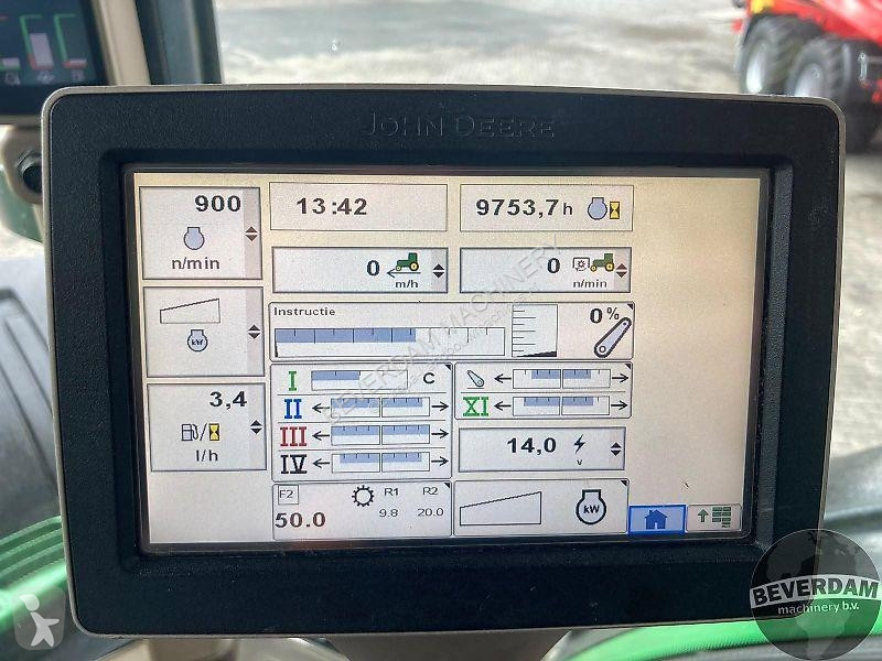 Zemědělský traktor John Deere 7230R