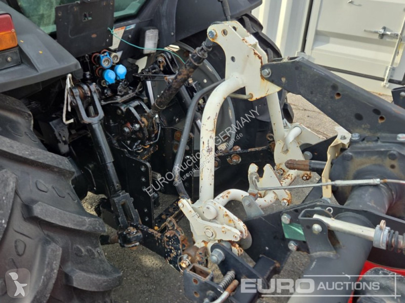Zemědělský traktor Massey Ferguson 2210