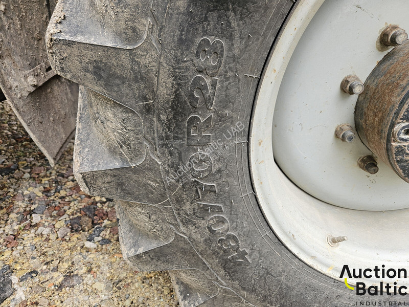 Zemědělský traktor Massey Ferguson 6480