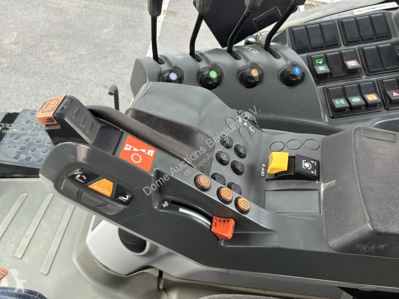 Zemědělský traktor Claas 830 Axion