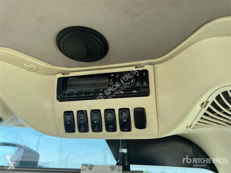 Tractor  X8.680 VT Drive