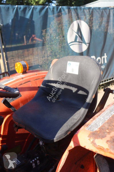 Zemědělský traktor Hinomoto E264