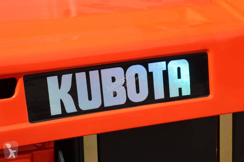 Сільськогосподарський трактор Kubota B7001