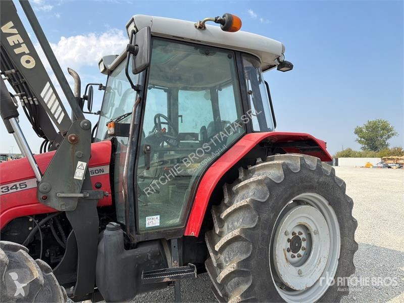 Сільськогосподарський трактор Massey Ferguson 4345