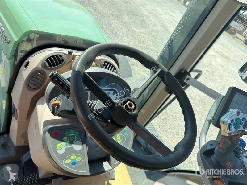 Сільськогосподарський трактор Fendt 828 Vario