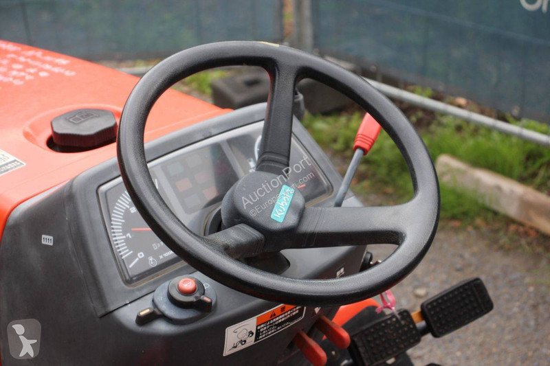 Сільськогосподарський трактор Kubota GB15