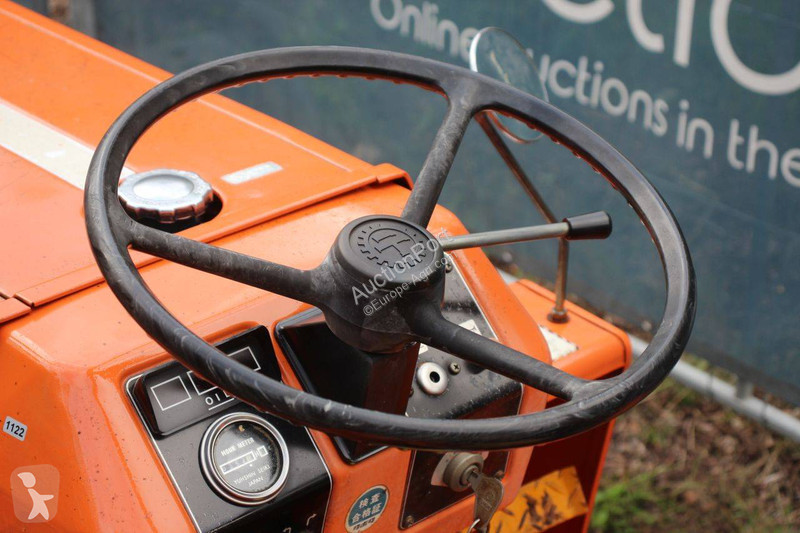 Сільськогосподарський трактор Kubota B1400DT