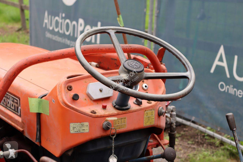 Kubota L2000DT tractor