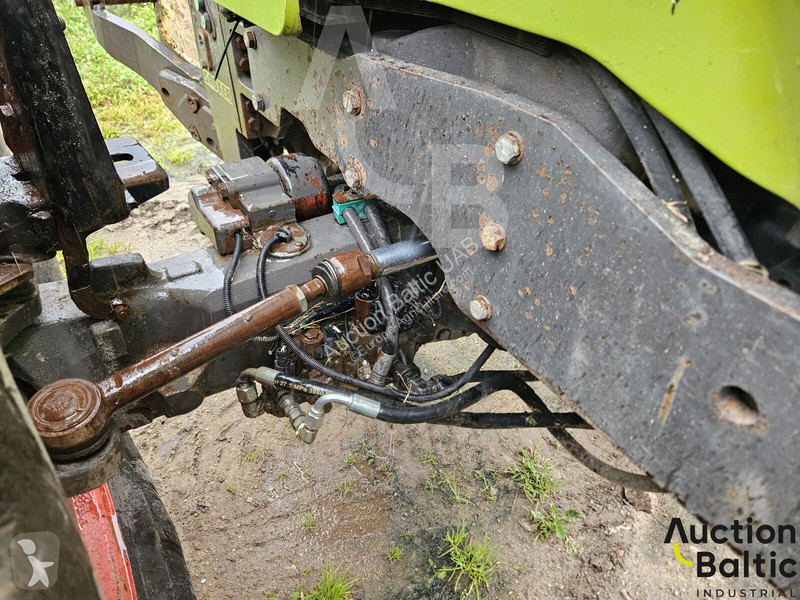Claas Axion 830 tractor