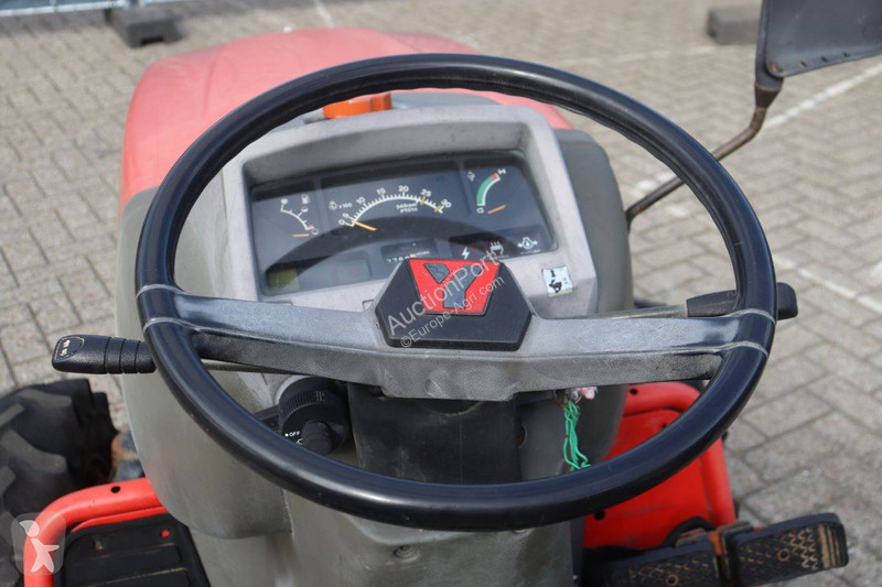 Tractor agrícola Yanmar F220D