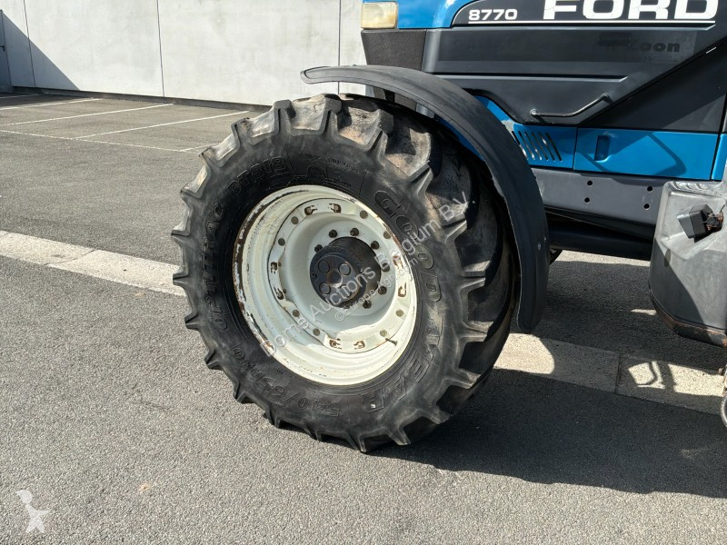Tracteur agricole Ford 8870 DT