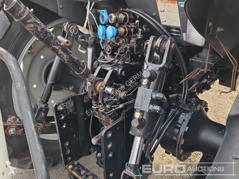 Zemědělský traktor Massey Ferguson 2210