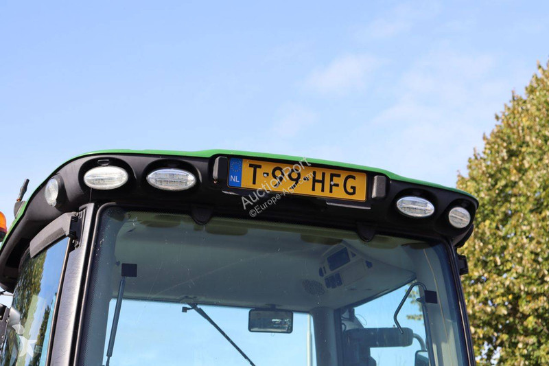 Zemědělský traktor John Deere 6195R