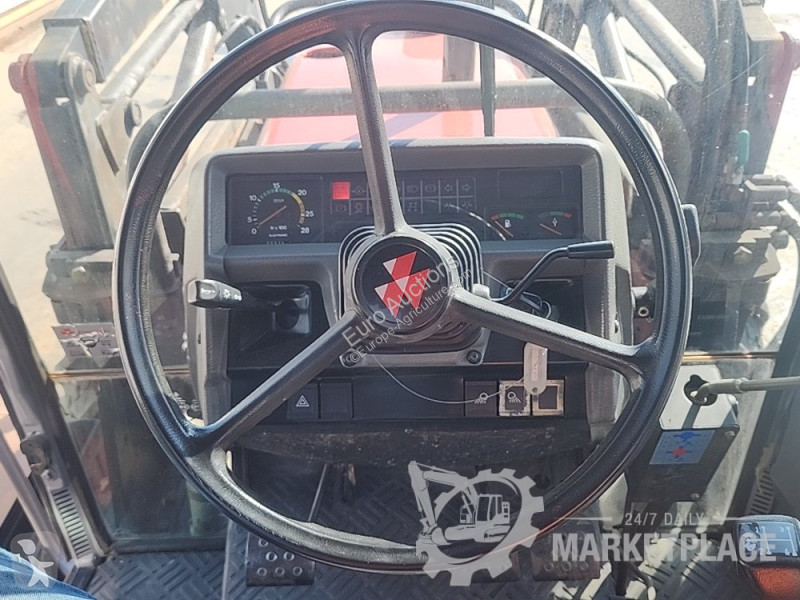 Сільськогосподарський трактор Massey Ferguson 3060