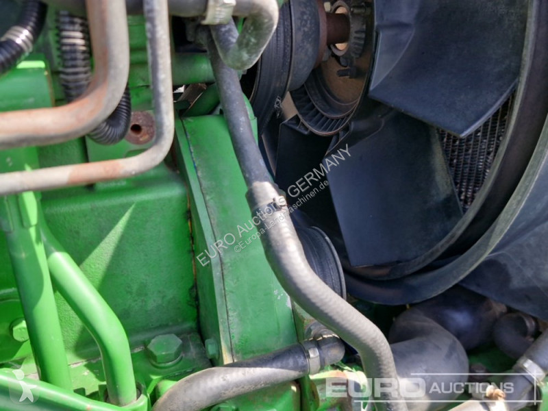 Zemědělský traktor John Deere 6330