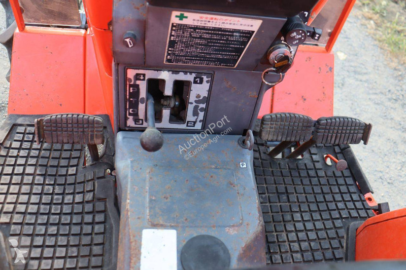 جرار زراعي Kubota L1-235