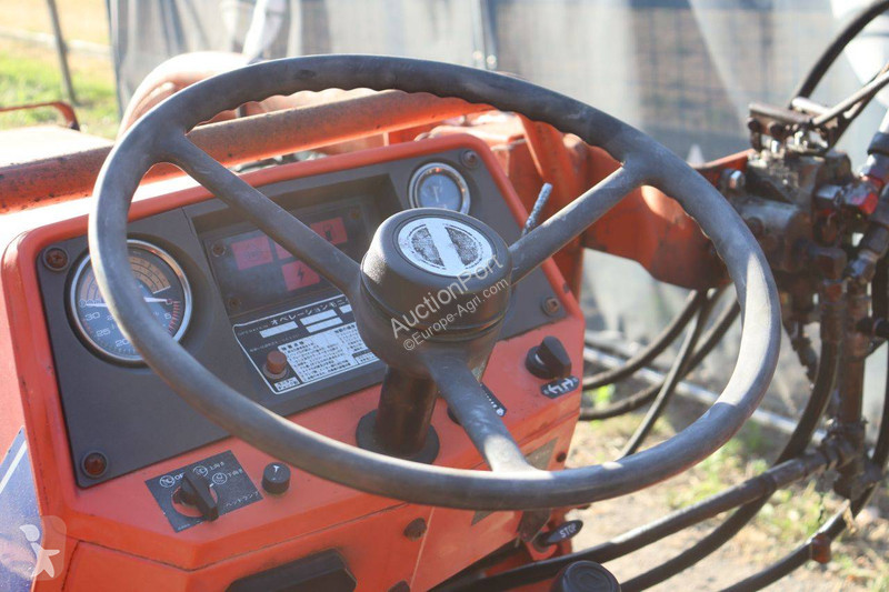 Zemědělský traktor Hinomoto E264