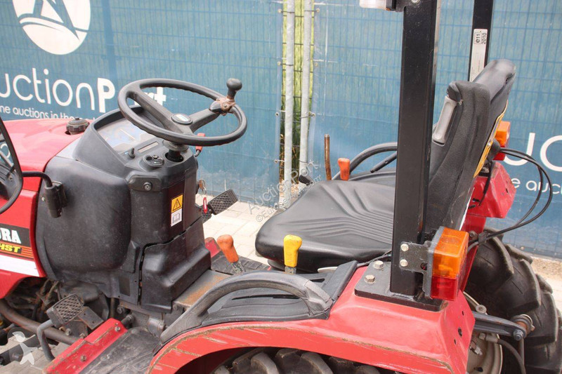 Tractor Shibaura ST318H