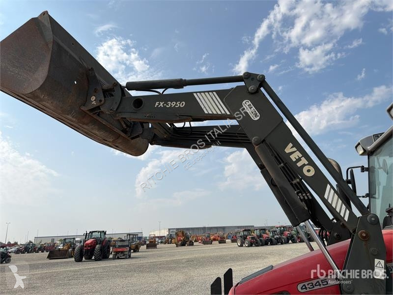 Сільськогосподарський трактор Massey Ferguson 4345