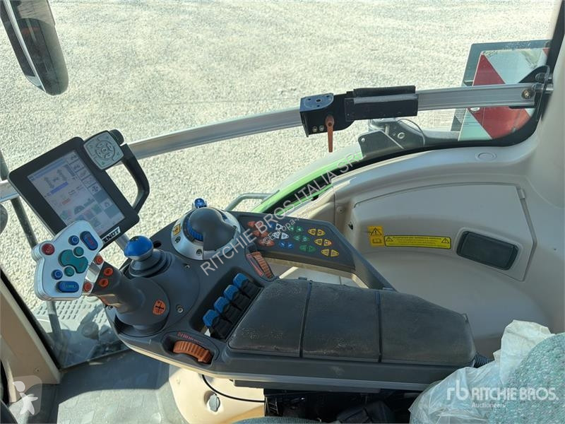 Сільськогосподарський трактор Fendt 828 Vario