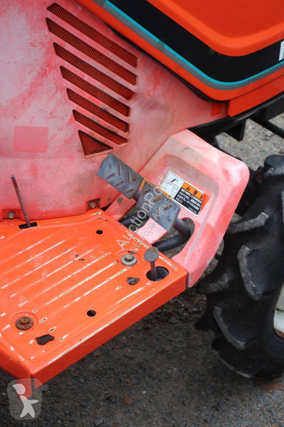 Сільськогосподарський трактор Kubota B52