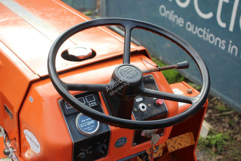 Сільськогосподарський трактор Kubota B1500DT