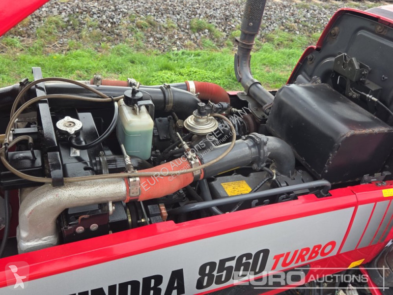 Tractor Mahindra 8560