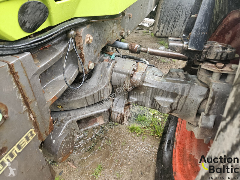 Claas Axion 830 tractor
