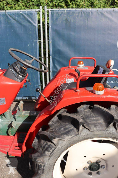 Tractor agrícola Yanmar YM2000B
