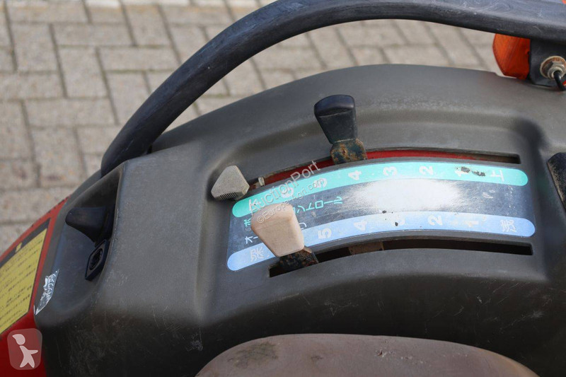 Tractor agrícola Yanmar F220D