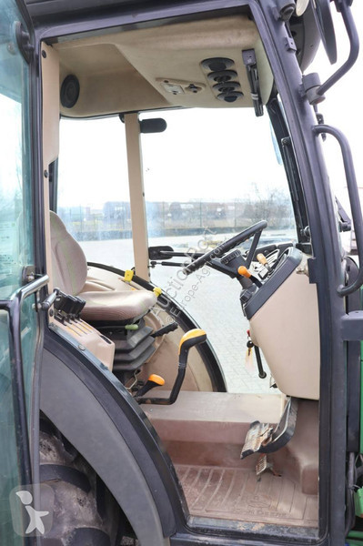 Tractor agrícola John Deere 5615 V