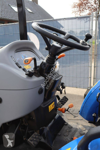 Tracteur agricole New Holland Boomer 55
