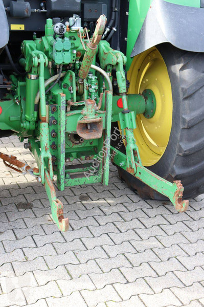 Zemědělský traktor John Deere 6320