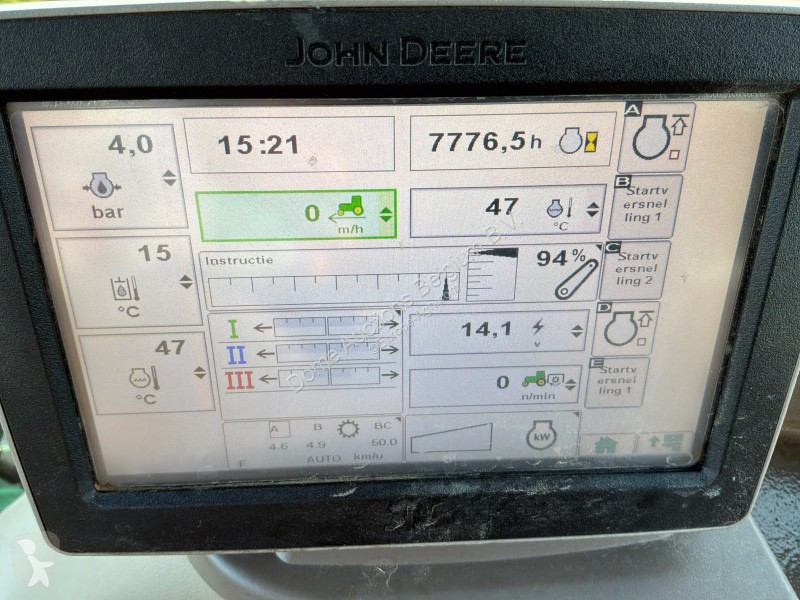 Zemědělský traktor John Deere 6210R