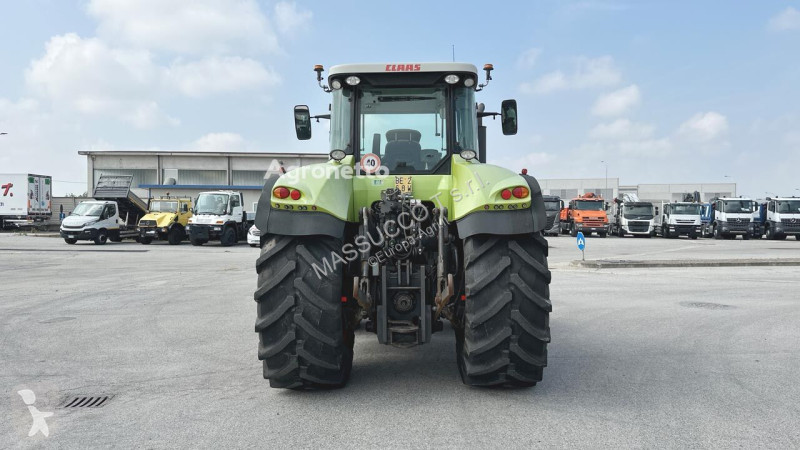 Tractor agrícola Claas Axion 810