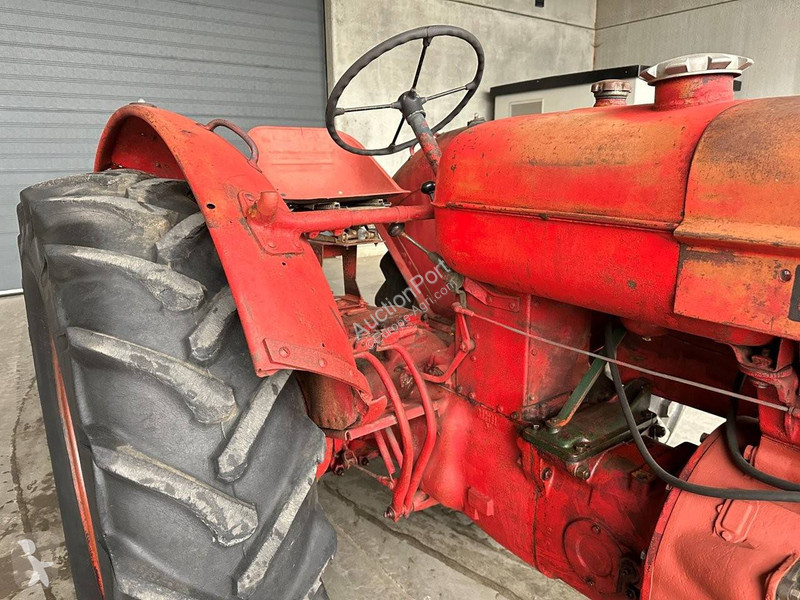 Tractor Volvo 470