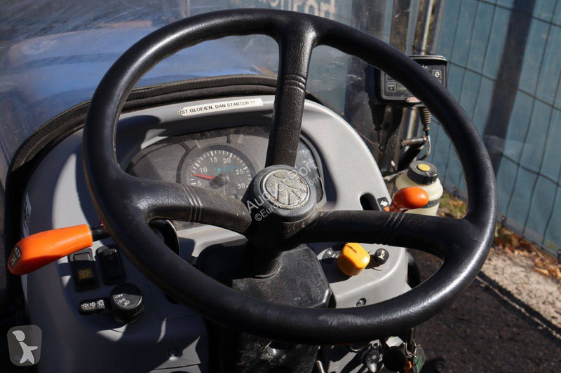 Tracteur agricole New Holland BOOMER