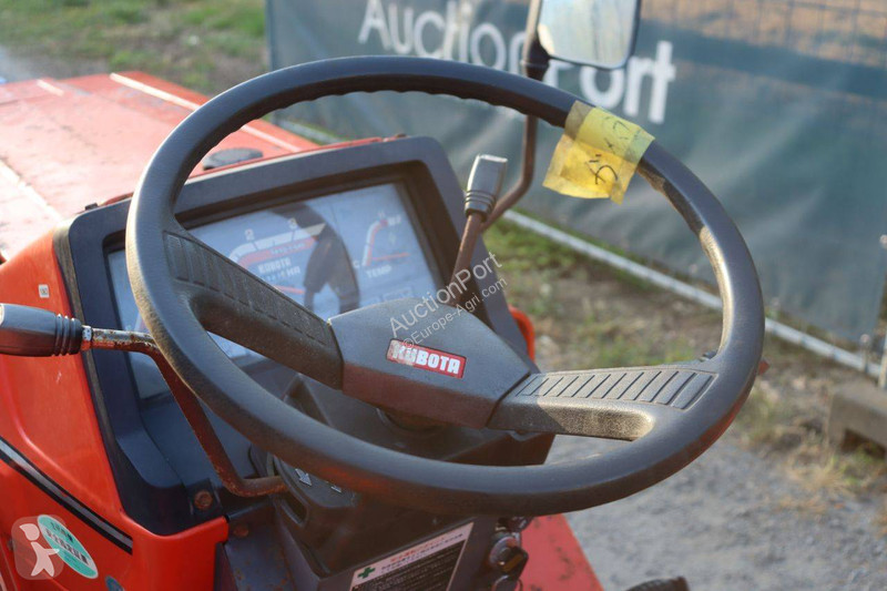 جرار زراعي Kubota L1-235