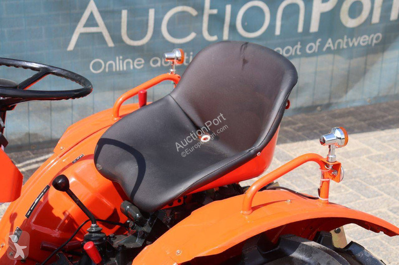 Сільськогосподарський трактор Kubota B7001